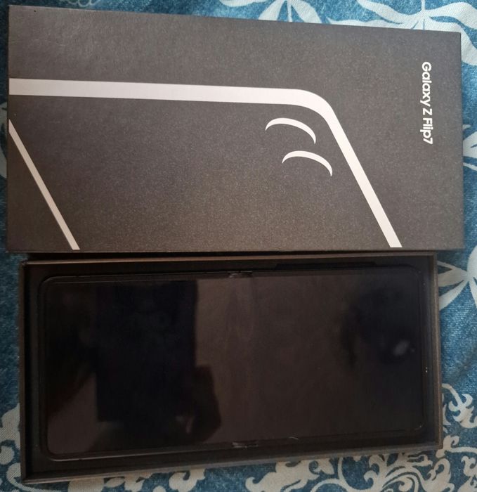 Телефон Z Flip 7