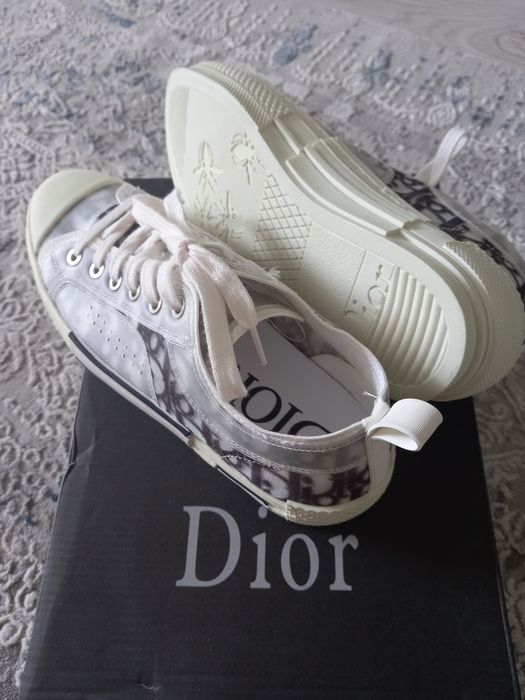 Продам новые кроссовки 38 размер