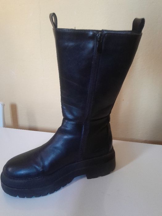 Дамски  ботуши с дебела  подметка