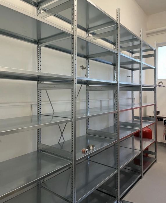 Rafturi metalice pentru arhiva