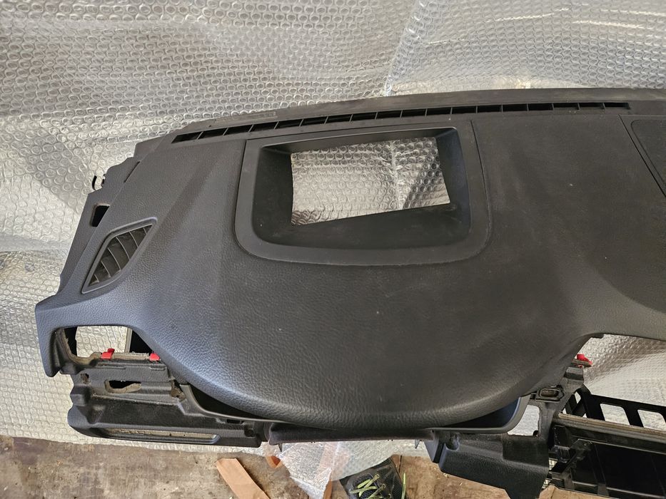 Plansa bord neagra partea stanga/europa Bmw F10 f11 cu headup hud