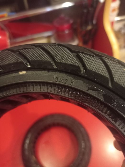 Două cauciucuri trotinetă electrică