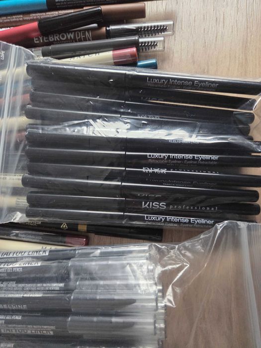 Моливи за Гримиране