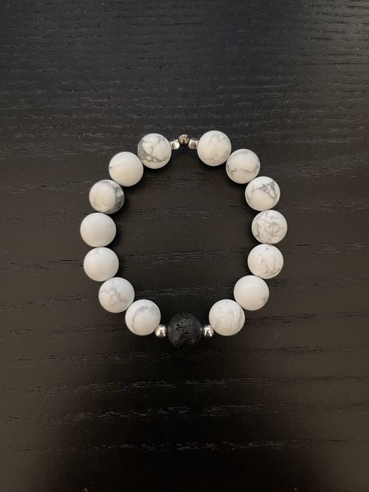 Гривни от естествени камъни