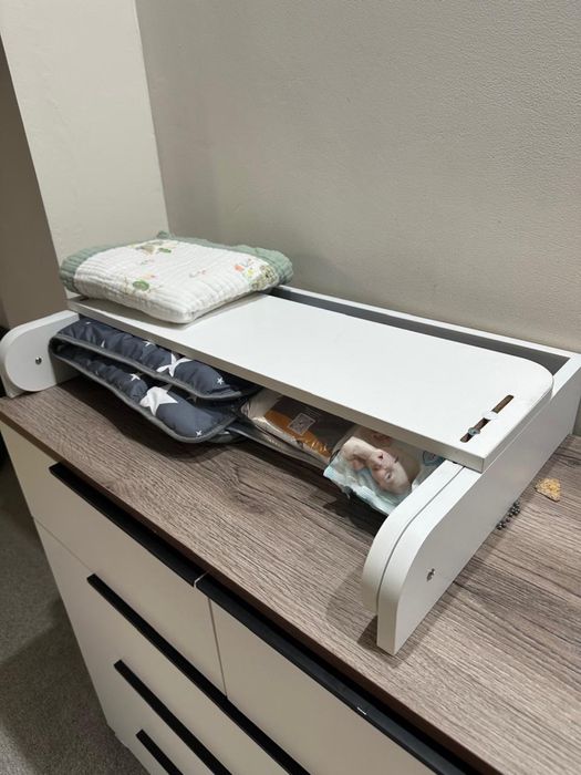 Пиленальный столик с матрацем