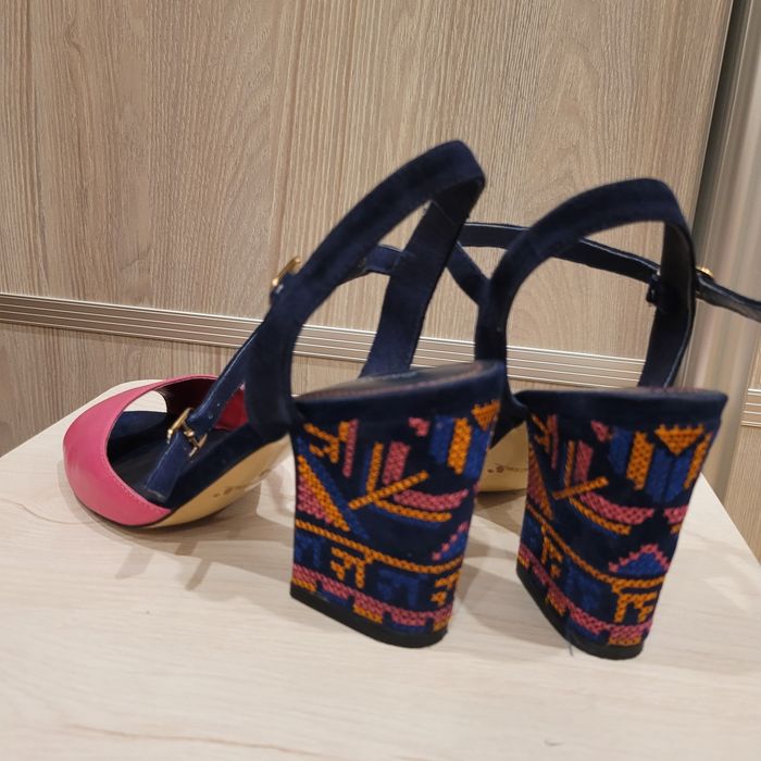 Продам босаножки