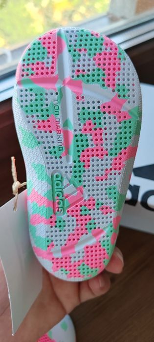 Продам детские сандали adidas размер 21