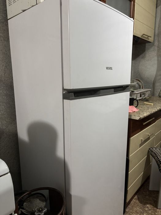 Холодильник,VESTEL