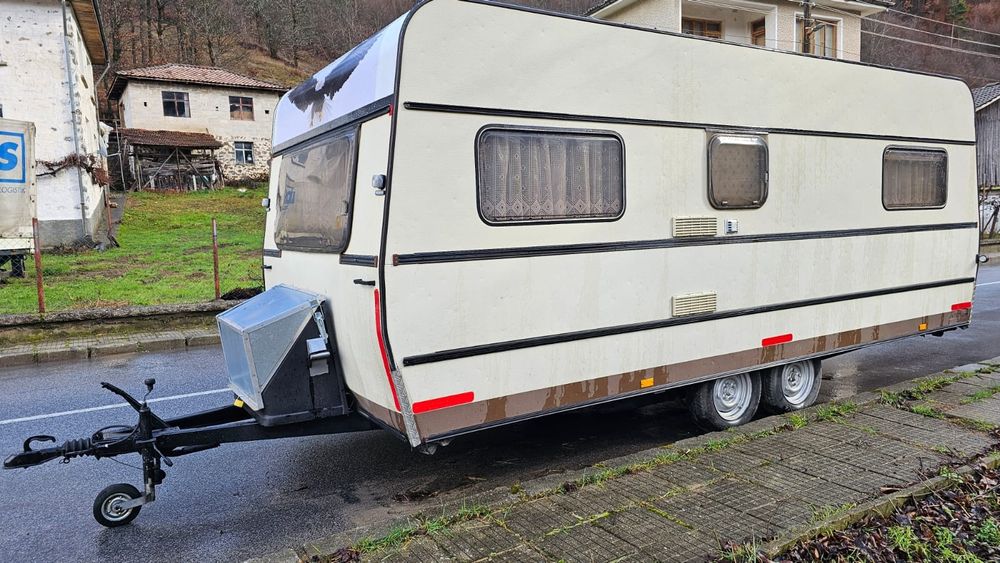 Каравана с външна тента