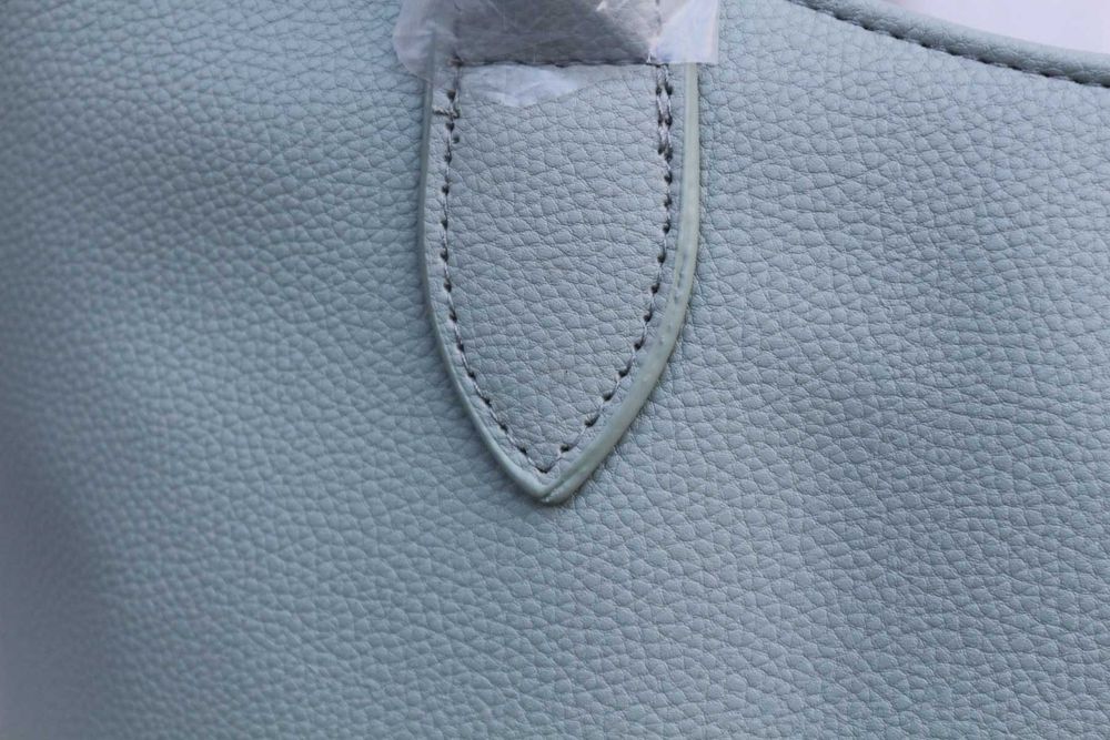 Красива чанта в светлозелен цвят