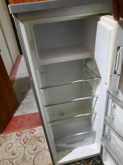 Продаётся Артель холодильник высота 1,40.