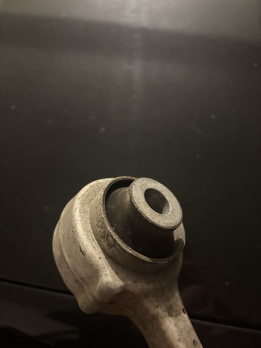 Два долни предни носача за Mercedes c класа w204