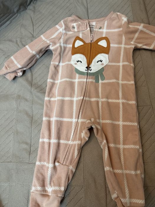 Продам детские комбинезоны carters baby go