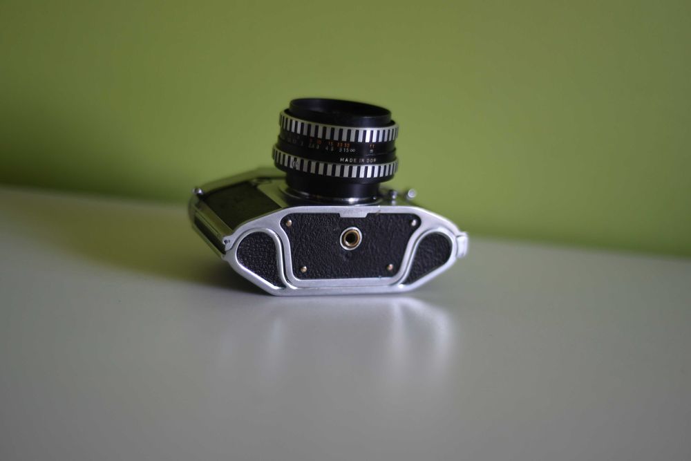 Aparat Foto SLR pe Film Exa II + Obiectiv Carl Zeiss Tessar 2.8/50 + Husă Ihagee