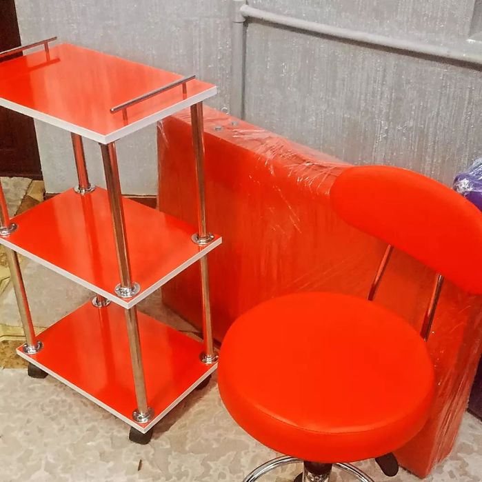 Kushetka etajerka stul