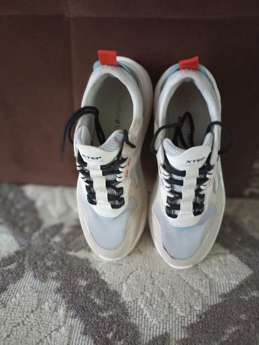 Продам кроссовки