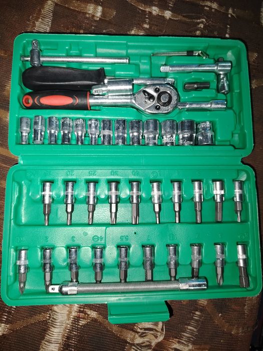 Продаётся набор гаечных и шестигранных ключей.