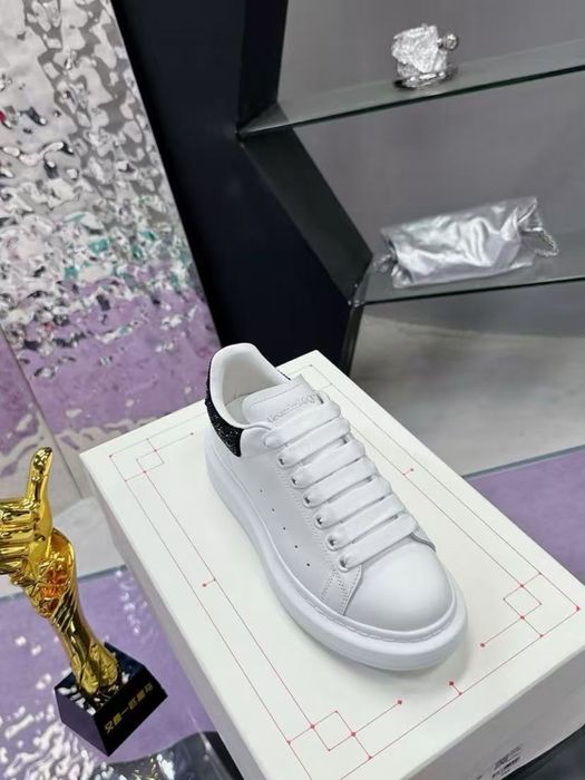 Alexander McQueen Oversized Sneaker – White/ Black Crystals Poze Reale
