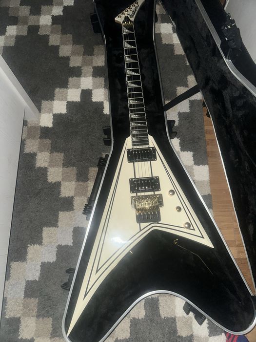 Продам Jackson RR3
