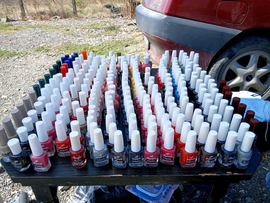 Бързосъхнещи лакове за нокти