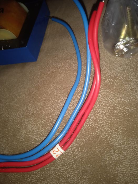 Продам трансформатор 220вольт, выхол 12вольт мощность 20ват