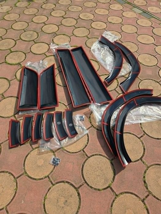 Set 14 Bandouri Laterale Protectii Bara Aripa USI Overfendere DACIA DUSTER 2 2018+