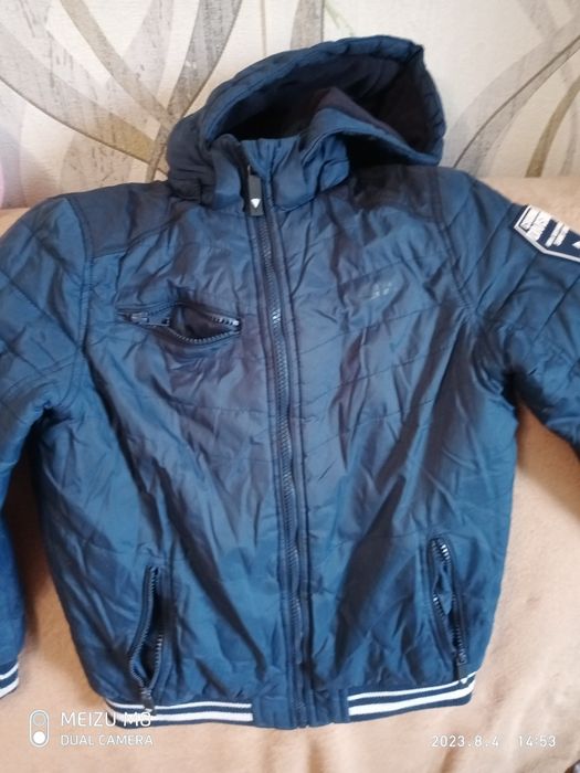 продам куртка на мальчика