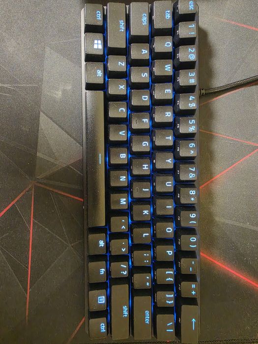 Монитор lenovo, мишка и клавиатура razer