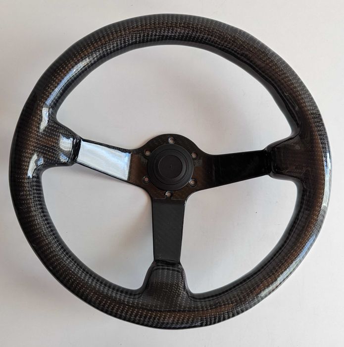 Волан карбонов спортен дълбок изнесен център 35см