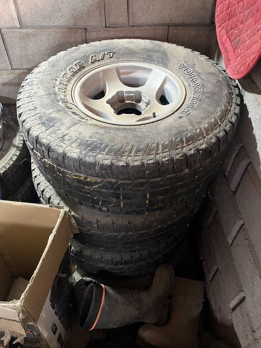 Продам шины с дисками Yokohama Geolandar A/T