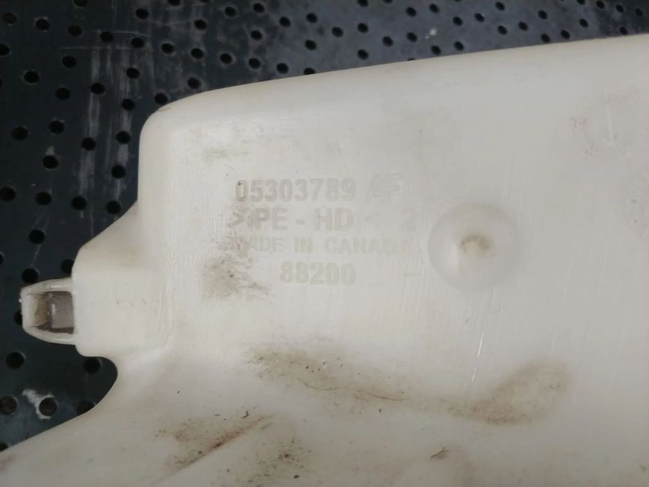 vas lichid parbriz dodge caliber 2.0 b dupa 2006  05303789af