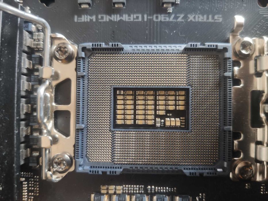 ASUS ROG Strix Z790-I Gaming WiFi + GARANTIE PANA IN 2027
