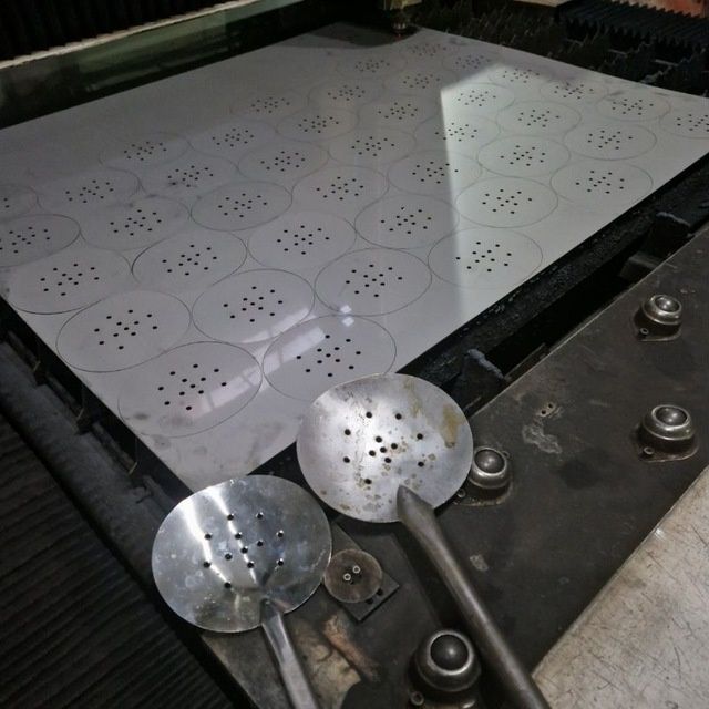 Лазерний резка метал кесамиз