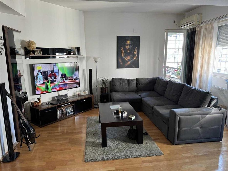 Дава се под наем Тристаен апартамент в Пловдив, Младежки Хълм - 91 кв.м за 433.5 € - Снимка #3