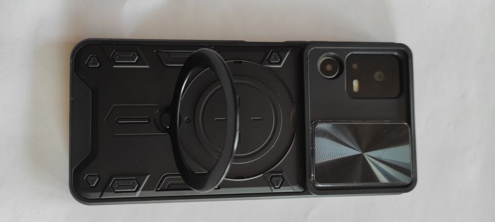 Нов телефон TCL 40 SE