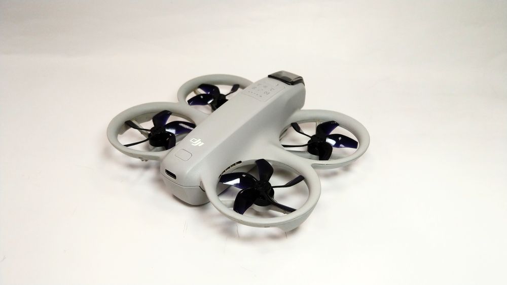 DJI Neo квадрокоптер