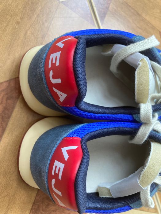 VEJA актуални обувки