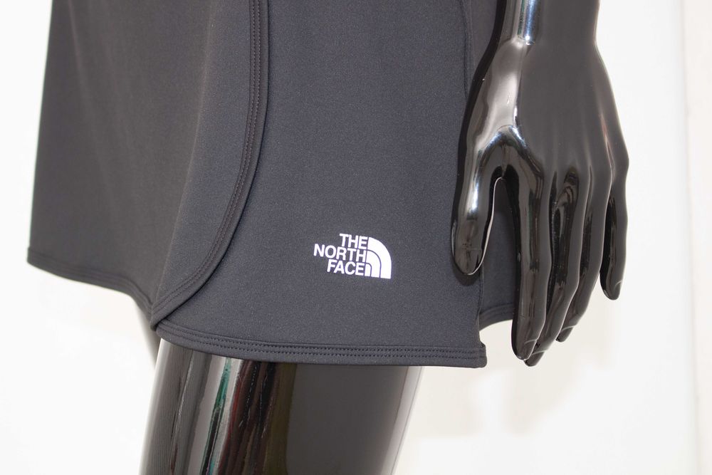 The North Face оригинална пола с вграден клин черна М нова
