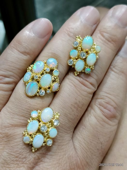 Vind set cercei și inel din aur 18kt cu diamante și opal natural