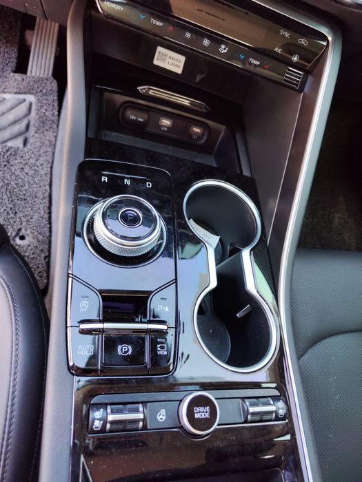 Продается Kia K5 2021 года Nobblesse