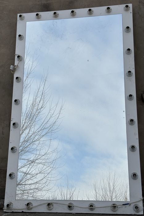 Зеркало с подсветкой.