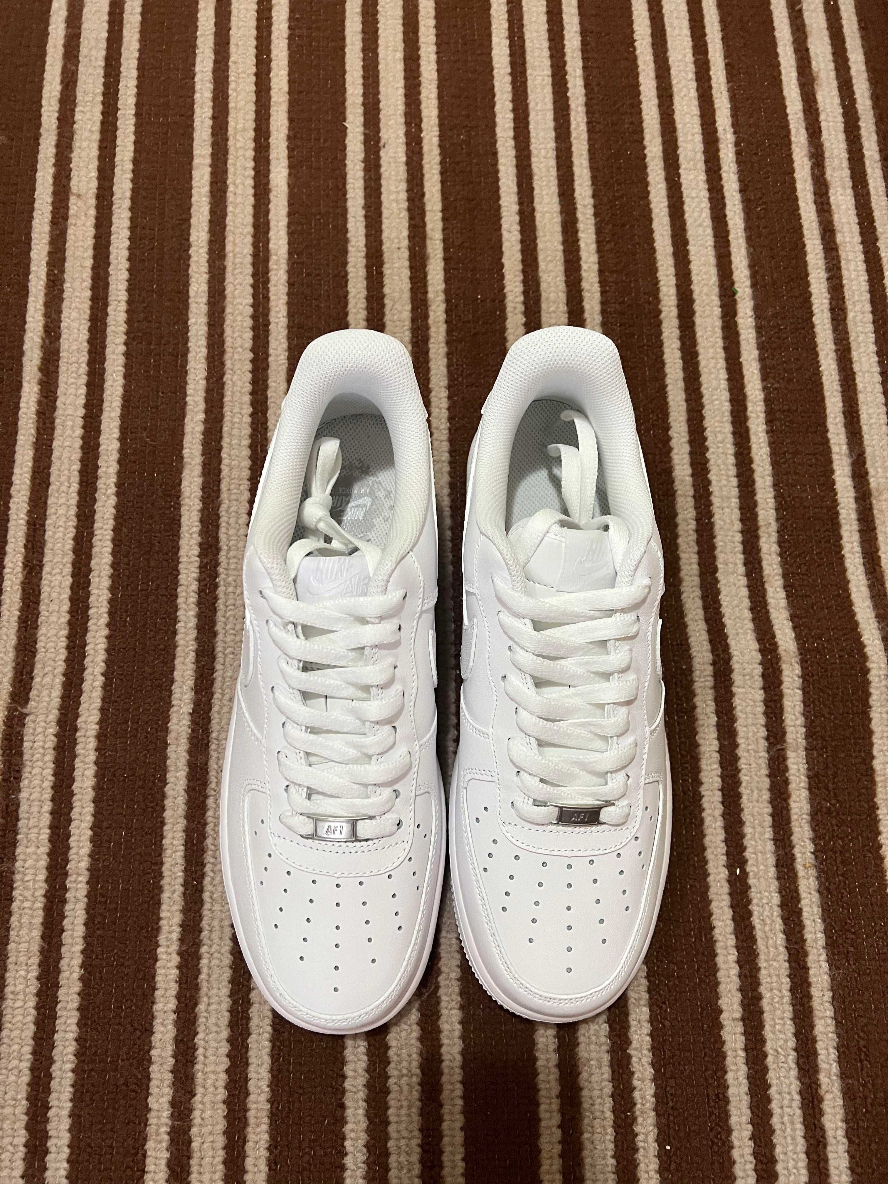 Nike Air Force 1 Triple White 42 43 Craiova OLX.ro