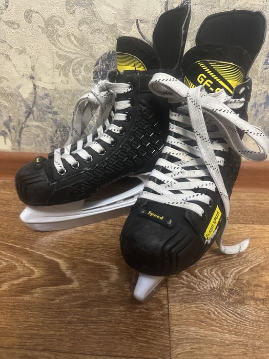 Продам коньки хоккейные 37 размер