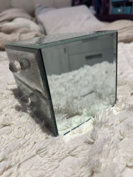 Блестяща кутия за бижута