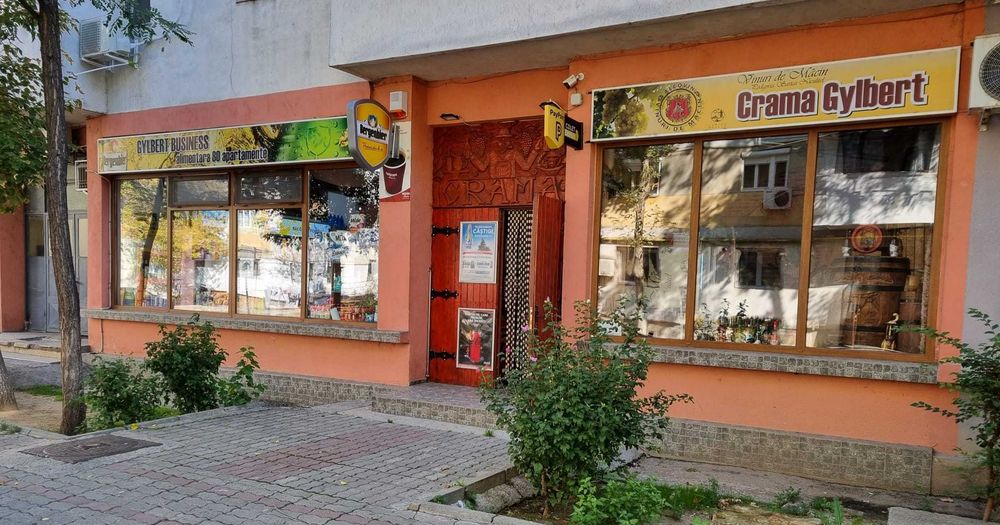 Vand spatiu comercial situat stradal