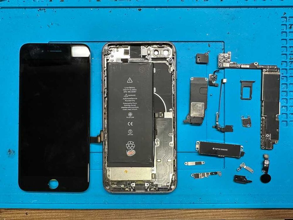 iPhone 8+ (Plus) на части