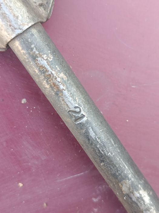 Крестовой балонный ключ