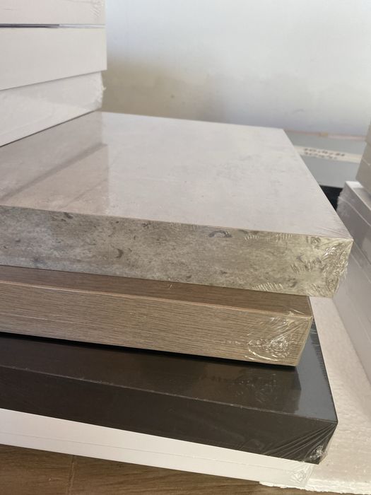 Стенни рафтове в различни цветове и размери от 40 до 70см