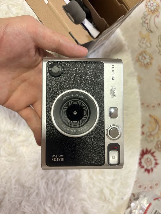 Продам instax mini evo