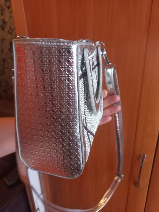 Продам  женскую сумочку